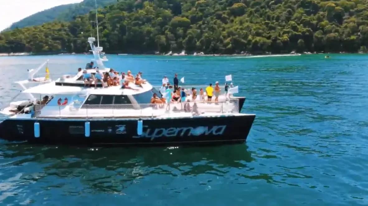 Celebração em barco SuperNova