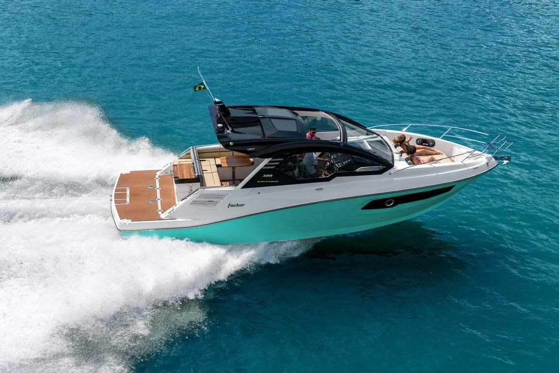 Lancha Focker estreia com nova linha Explorer e atualizações da Focker 300