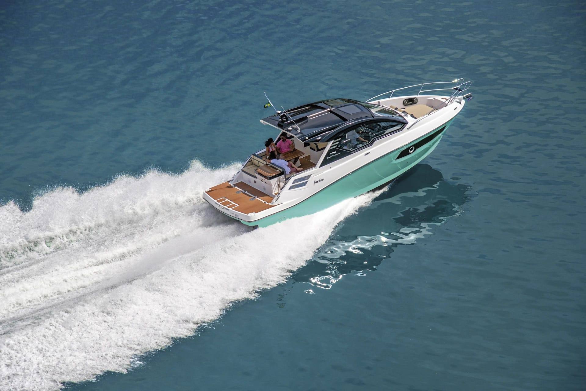 Fibrafort entrega 200ª unidade da Focker 388 Gran Turismo e amplia presença no segmento de 38 pés