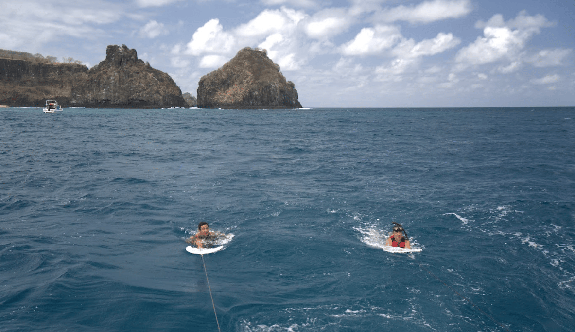 Pesca, mergulho e plana-sub a bordo da lancha Carbrasmar 41 em Fernando de Noronha