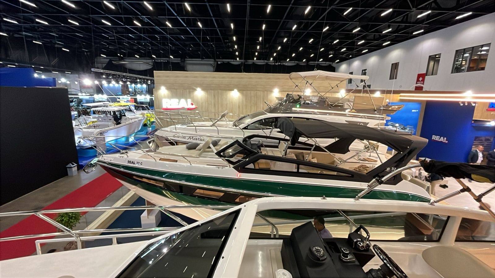 Real Powerboats lança Real 37 pés no São Paulo Boat Show 2025