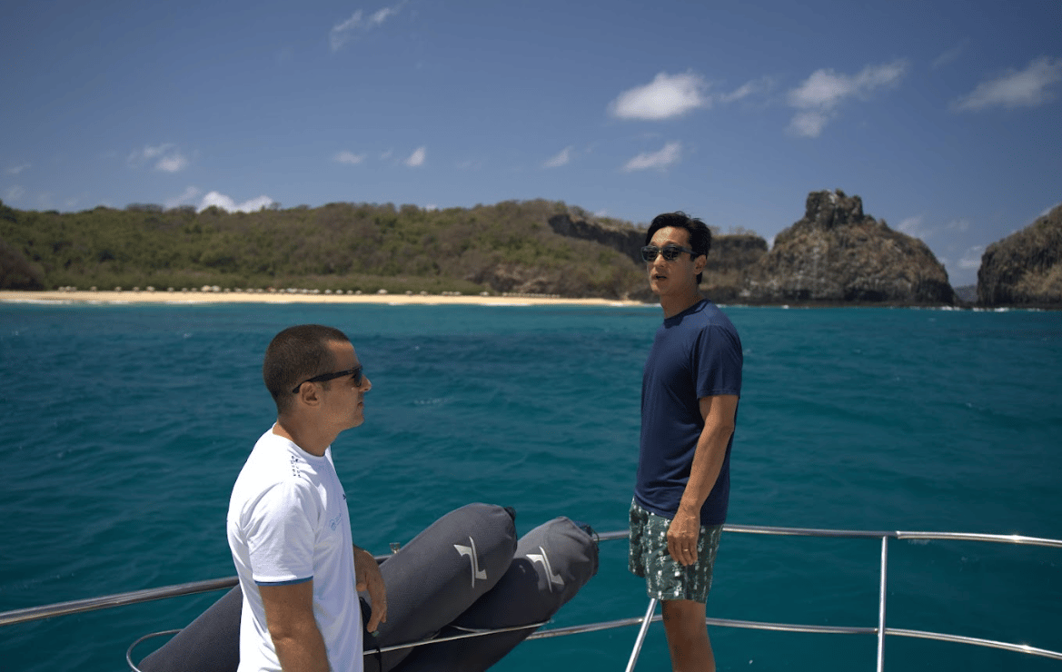 Turismo de experiência em Fernando de Noronha: gastronomia, lifestyle e passeio na lancha NX50 Invictus Fly