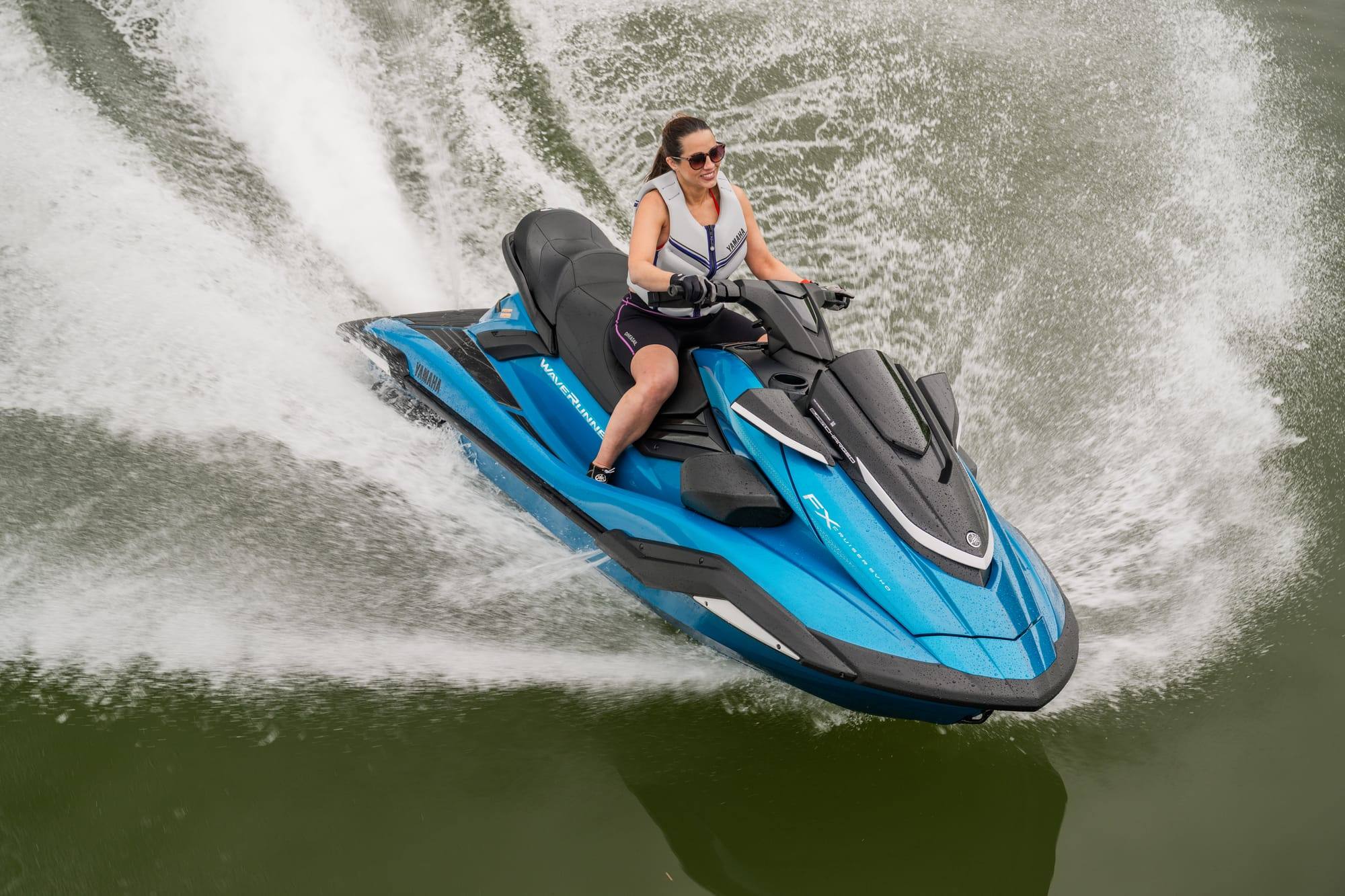 Yamaha leva motores de popa e motos aquáticas WaveRunner a Itajaí