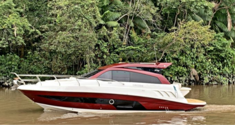 Lancha Triton 370 com hardtop