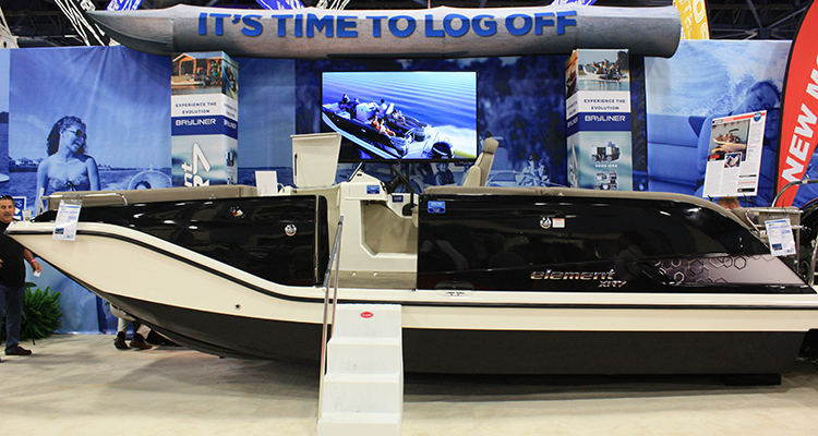 Bayliner apresenta nova Element XR7