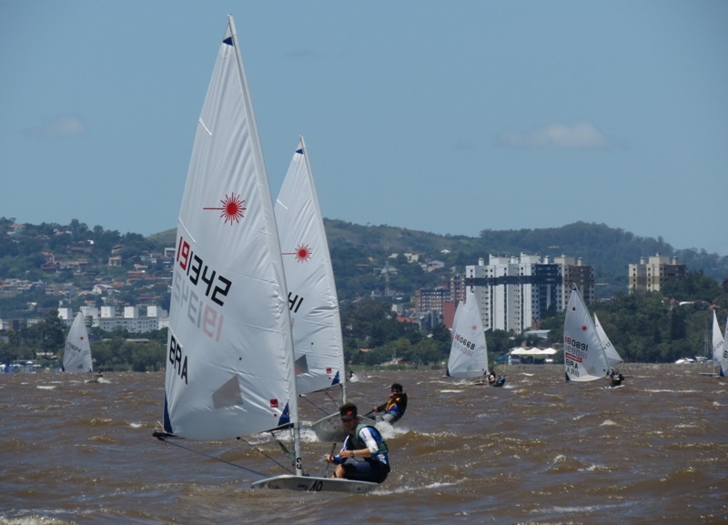 Brasileiro de Laser Radial: Dellagnelo lidera com 13 pontos de diferença