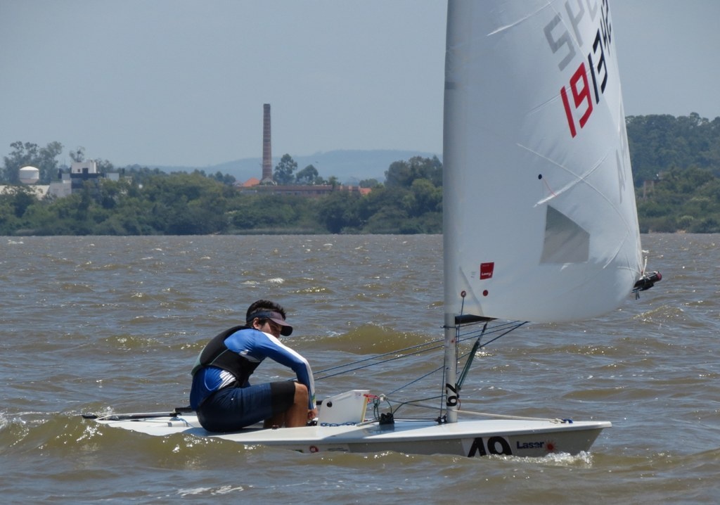 Brasileiro de Laser Radial: Matheus Dellagnelo vence por antecipação