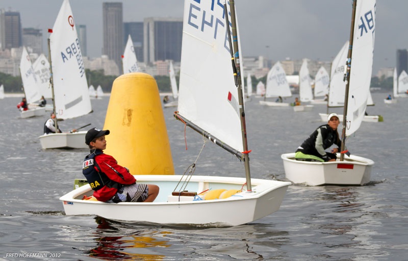 Brasileiro de Optimist reúne mais de 200 velejadores mirins no YCSA