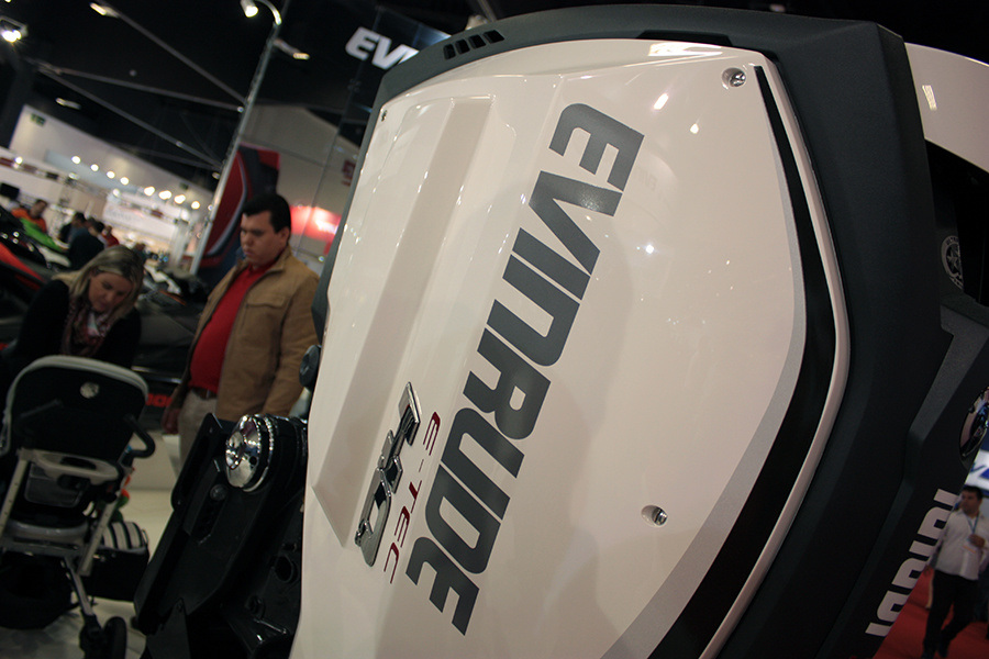 BRP apresenta nova linha de motores Evinrude E-TEC G2