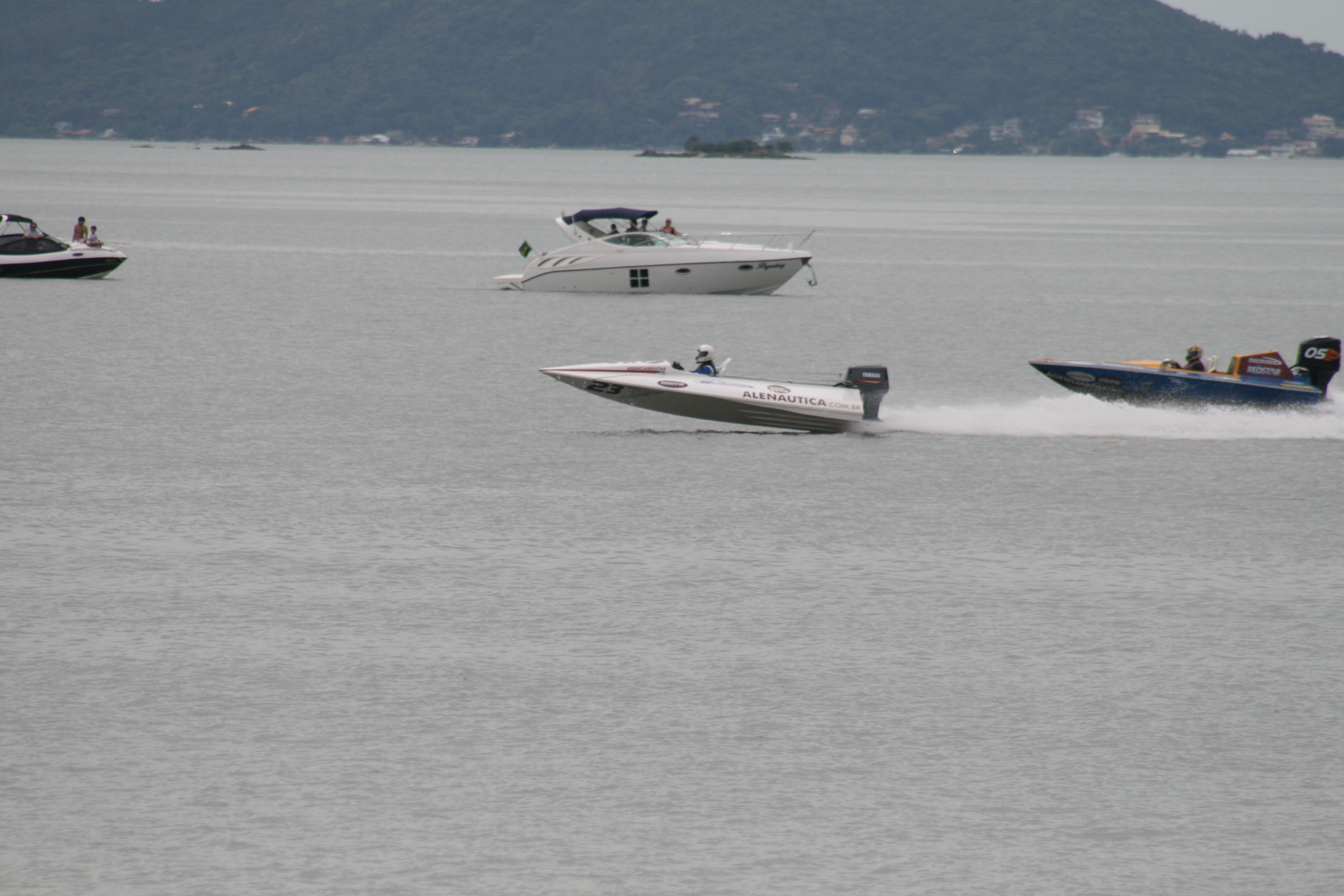Copa Floripa Motonáutica reuni pilotos das principais cidades brasileiras