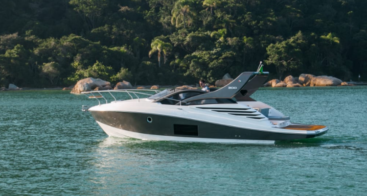 Lancha Armatti 300 Spyder em detalhes