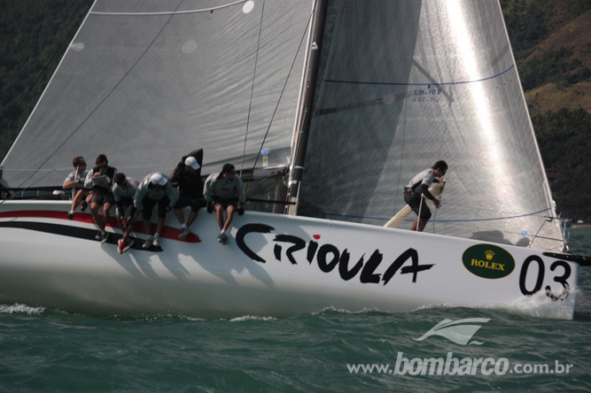 Equipe do veleiro Crioula busca recuperação no Sul-Americano da classe S-40