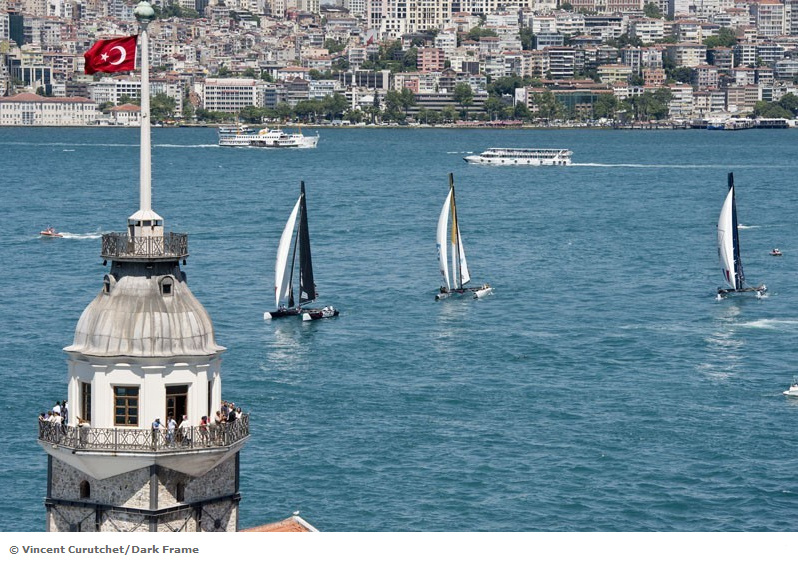 Extreme Sailing Series adia etapa em Istambul