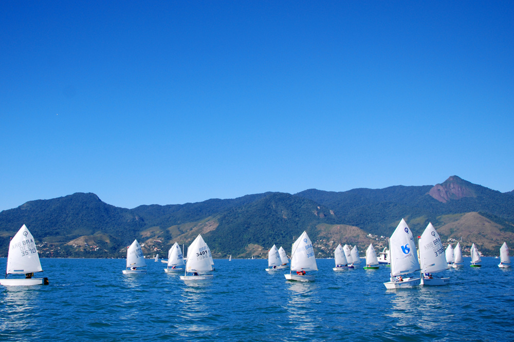 Ilhabela abre 40ª Semana Internacional de Vela de Monotipos