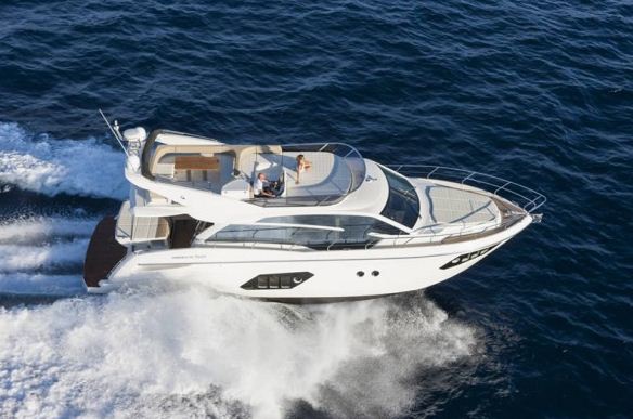 Lancha Absolute 52 Fly chega ao Brasil