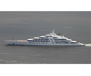 Maior yacht do mundo faz primeiros testes de mar