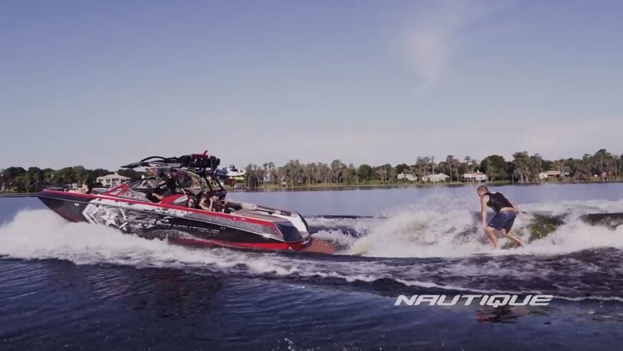 Nautique apresenta novidade da linha 2015 de lanchas esportivas