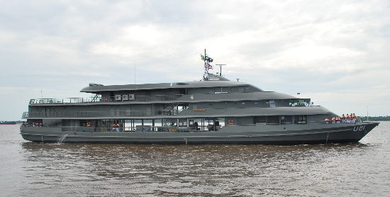 Navio de Assistência Hospitalar da Marinha realiza primeira viagem de atendimento na Amazônia