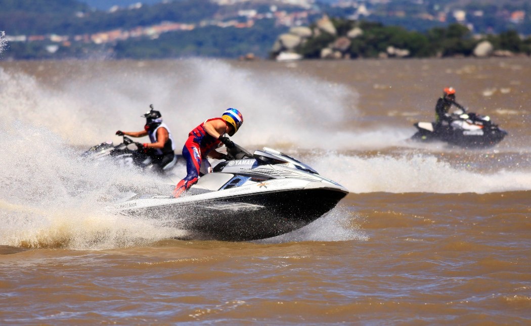 Prolife Sul Americano de Jet Ski: Disputa de moto aquática reúne 30 pilotos no Rio Grande do Sul