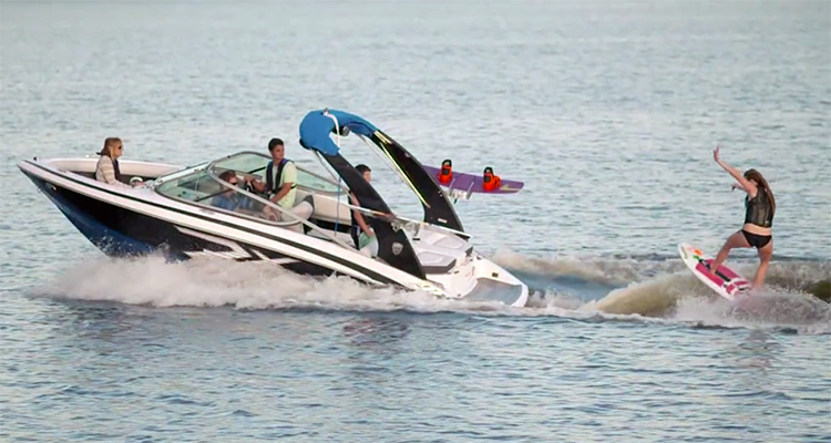 Regal lança barco com sistema Volvo FWD