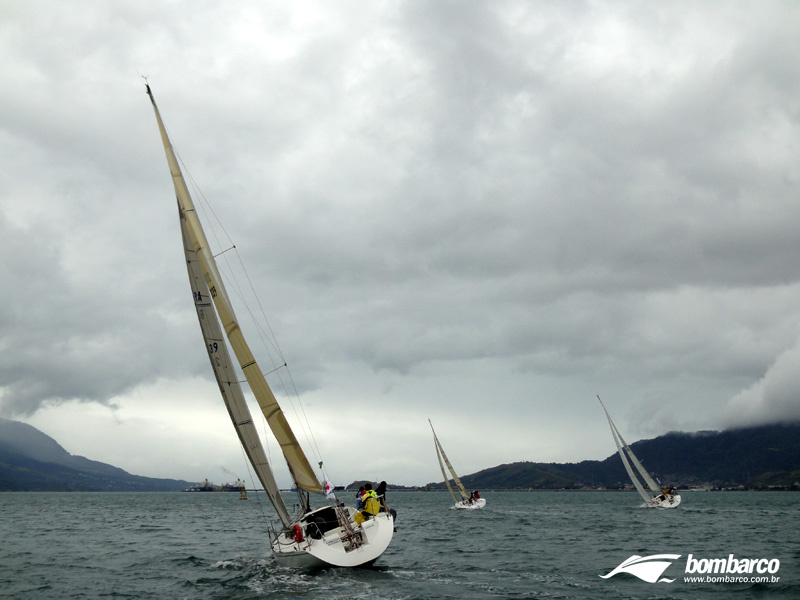 Regata de percuso abre terceira etapa da Copa Mitsubushi Motors em Ilhabela
