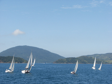 Regata do Inverso, do Ubatuba Iate Clube, será neste sábado, 6, na Praia do Flamengo