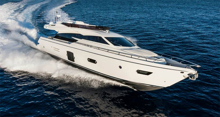Roberto Justos recebe Ferretti 750
