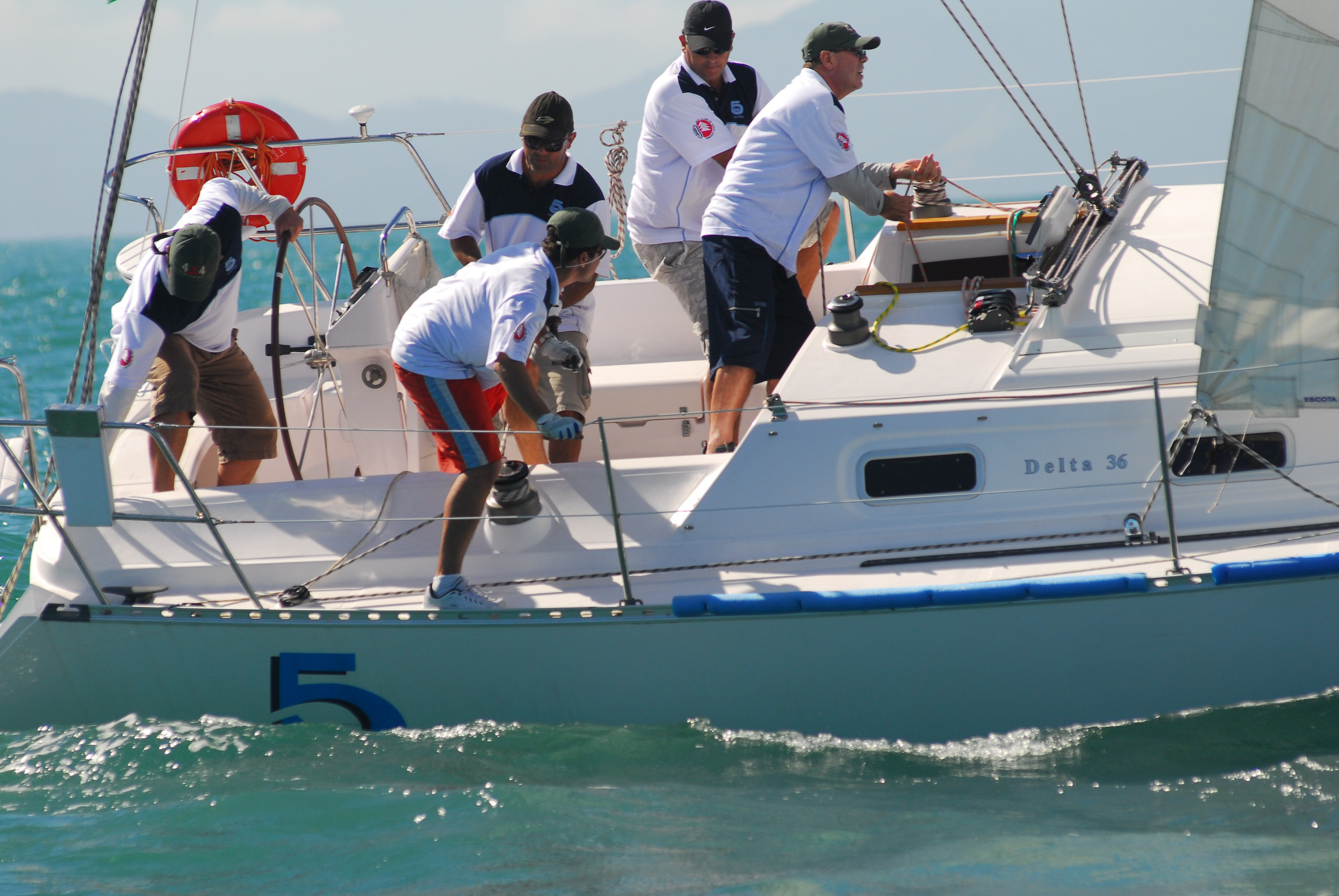 Santa Catarina lidera as divisões A, B e C da Classe BRA-RGS na 37ª Rolex Ilhabela Sailing Week