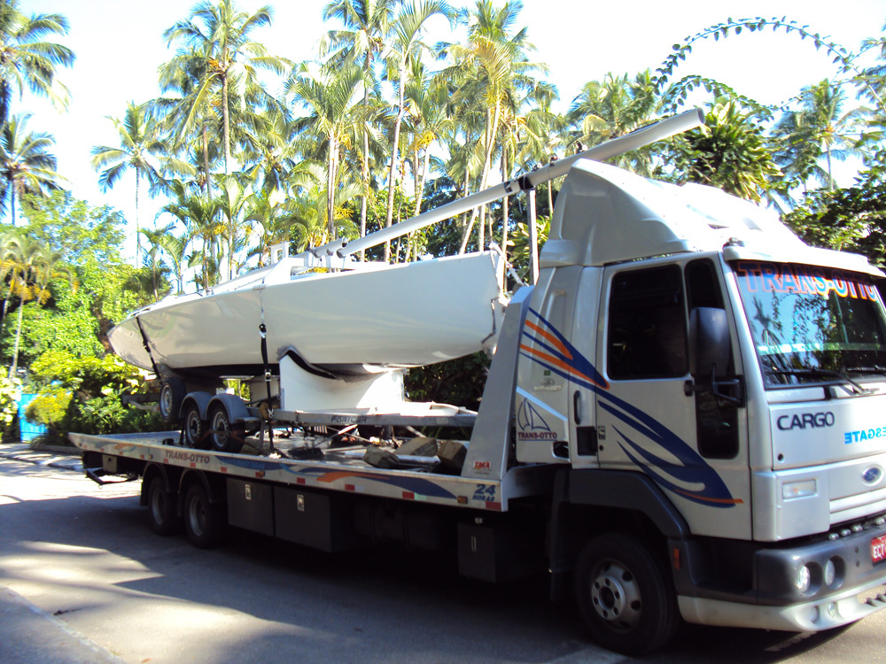 Trans Otto realiza transporte de embarcações em todo território nacional