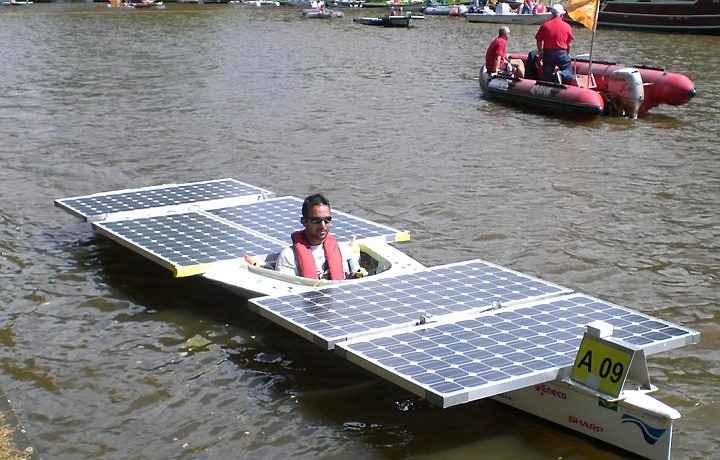 UFRJ realiza competição de barcos movidos à energia solar
