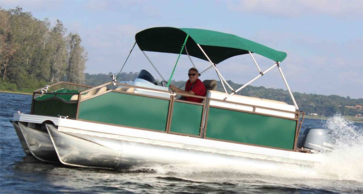 VCAT faz test-drive de pontoon no Paraná