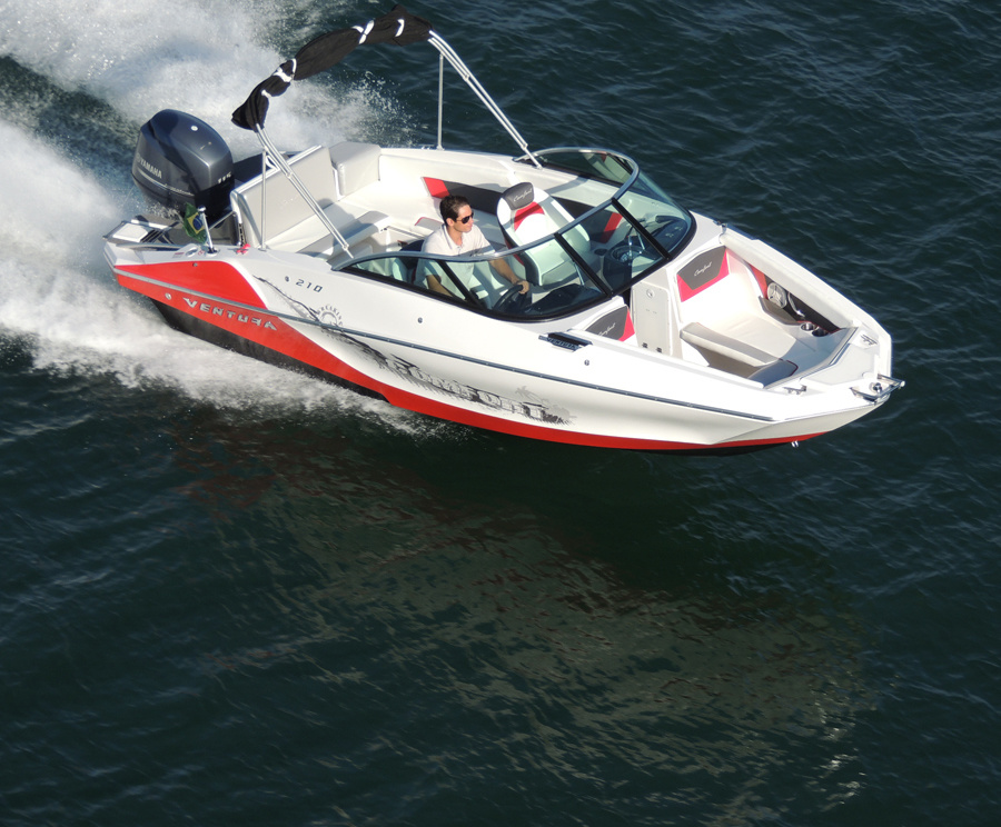 Ventura Marine comemora 30 anos com festa e test-drive da nova V210 Comfort