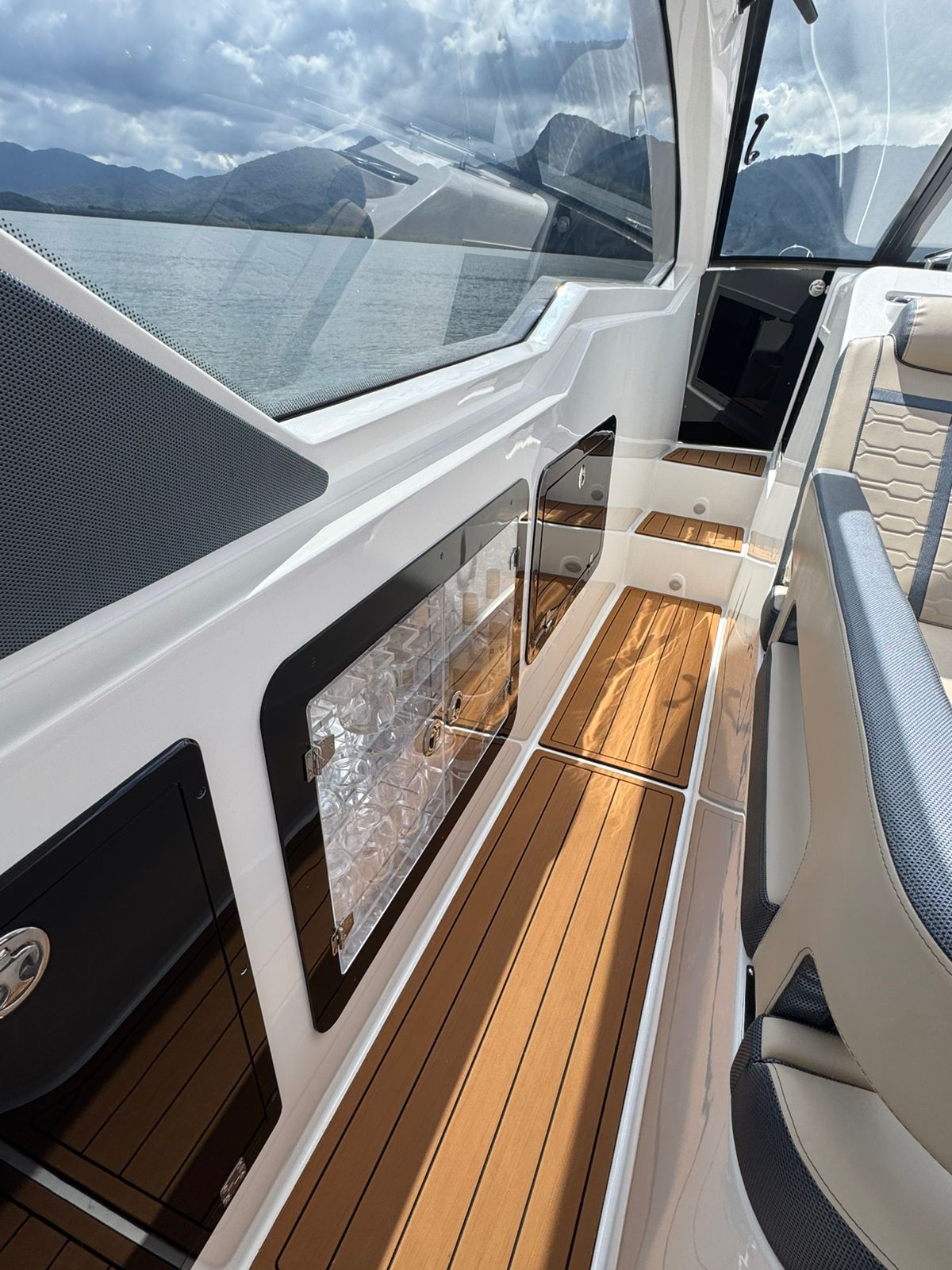 Real Powerboats Real 34 Cabriolet - Cabinada com 300 HP 11.2 pés