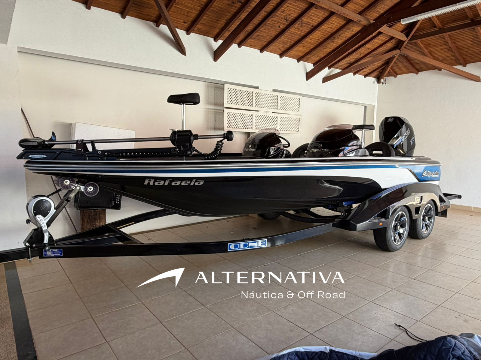 MEGABASS 2016 MEGABASS PREMIUM PACKAGE黒 Mega Bass Mega Bass - Bass Boat com 300 HP 6.12 pés | Bombarco