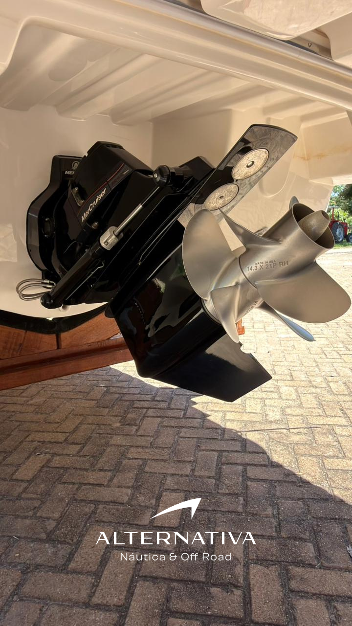 Fibrafort Focker 272 GTO - Flybridge com 300 HP 8.58 pés | Bombarco