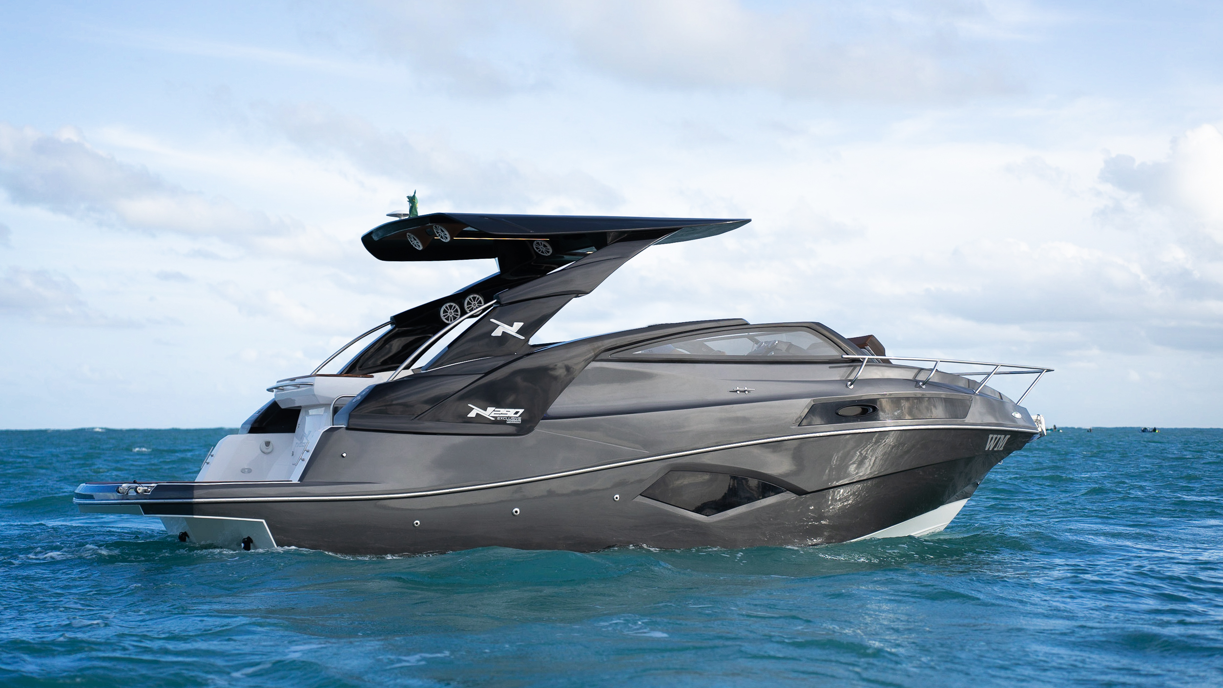 NX Boats NX 290 Exclusive Edition - Cabinada com 350 HP 8.9 pés